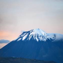 Volcán Tungurahua ubicado en la provincia del mismo nombre en Ecuador.