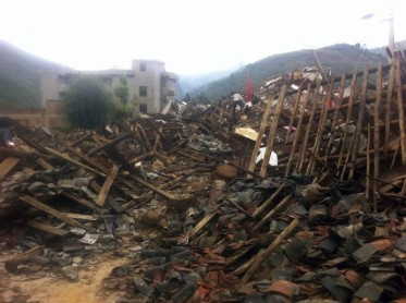 China sacudido por terremoto de 6.5