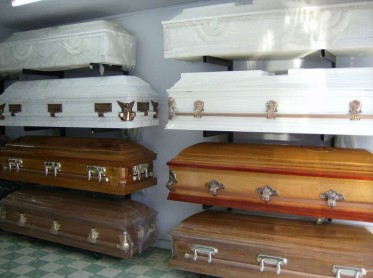 El alza del dólar deja sin madera -ni ataúdes- a las funerarias de Brasil