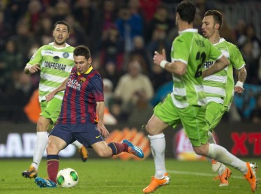 Messi reaparece, brilla, marca y el Barcelona gana 4-0 al Getafe