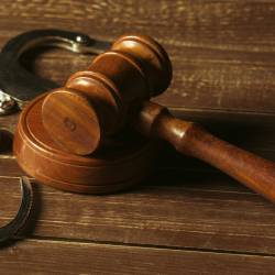 Imagen referencial de un martillo de la justicia.