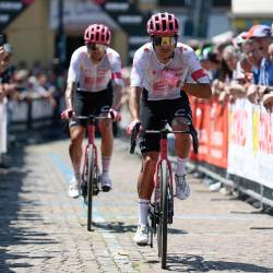Richard Carapaz en la Etapa 19 del Giro de Italia 2025