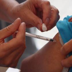 Imagen referencial para graficar una vacunación en Ecuador.