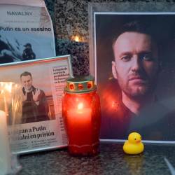 Homenaje al fallecido opositor ruso Alexéi Navalni, en una fotografía de archivo.