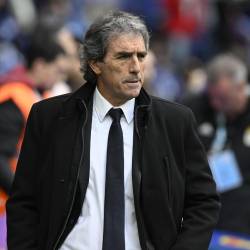 El entrenador del Real Oviedo, Guillermo Almada, durante el encuentro de Liga que disputaron Real Oviedo y Celta de Vigo en el estadio Carlos Tartiere de Oviedo.