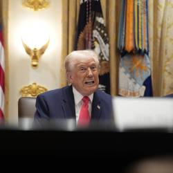 El presidente de EE. UU., Donald J. Trump, ofrece unas palabras iniciales durante una reunión con su Gabinete en la Sala del Gabinete de la Casa Blanca, en Washington D. C., Estados Unidos. GRIPAS