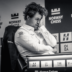 Magnus Carlsen se enfada tras derrota en el Norway Chess