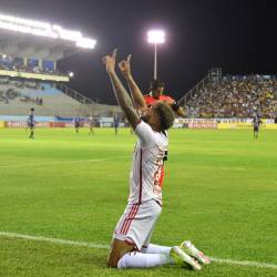 Wesley celebra su gol contra Delfín por Copa Sudamericana