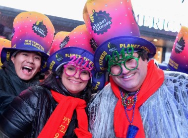 El mundo recibe 2019 con fuegos artificiales y festejos