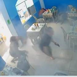 Imagen de un ataque armado en una picantería de Urdenor, norte de Guayaquil.