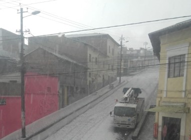 Acumulación de hielo en el Centro Histórico de Quito