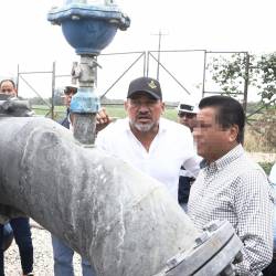 Imagen de octubre de 2022. El entonces alcalde de Durán, Dalton Narváez, recorre varios pozos en el sector El Chobo, en Milagro.
