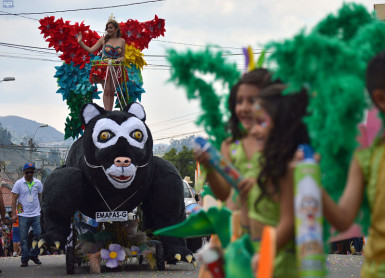 Gualaceo danza al son del &#039;Taita Carnaval&#039;