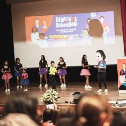 Campaña 'Derechos con Dignidad' del Ministerio de Desarrollo Humano.