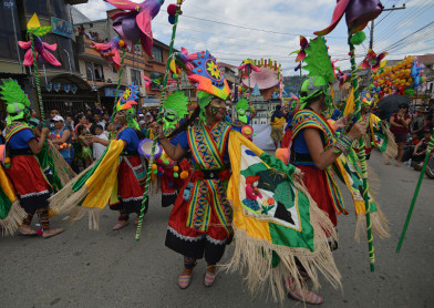 Gualaceo danza al son del &#039;Taita Carnaval&#039;
