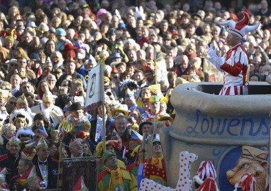 Disfraces y risas llenan las calles de Alemania