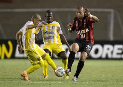 Paranaense gana por la mínima al The Strongest en la Libertadores