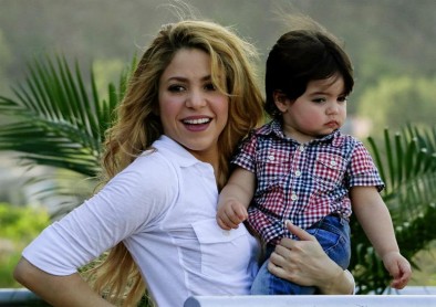 Shakira lleva por primera vez a Colombia a su hijo Milan