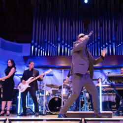 Yandel con orquesta sinfónica