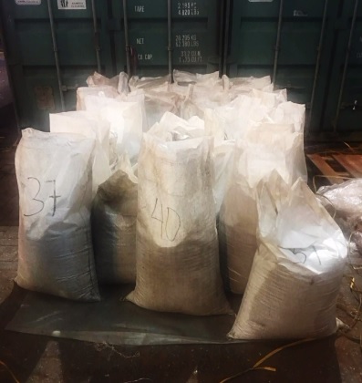 Decomisan cerca de una tonelada de droga en el puerto de Guayaquil