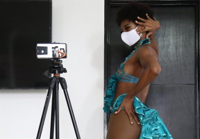 Centenares de bailarines se unen por un récord Guinness