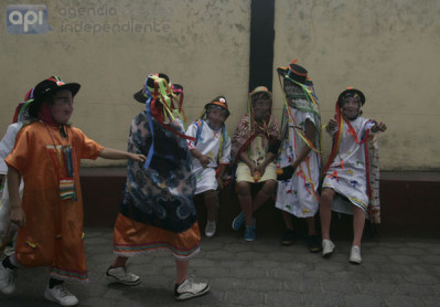 Alegre &#039;Diablada Pillareña&#039; da bienvenida a 2016