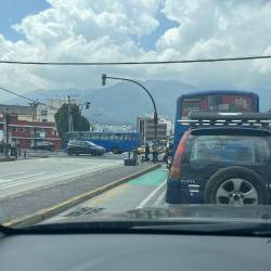 Tráfico vehicular pesado en la avenida El Inca y 6 de Diciembre.