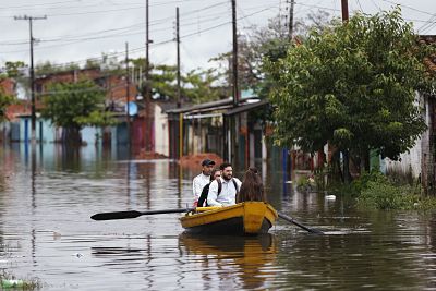 Al menos 20.000 evacuados en Paraguay por crecida de río