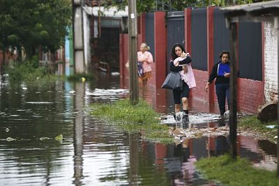 Al menos 20.000 evacuados en Paraguay por crecida de río