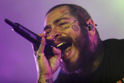 Post Malone se retuerce de dolor en el escenario tras dramática caída 