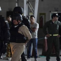 Imagen del cabecilla de Los Águilas Rolando Federico Gómez Quinde, alias Fede, llegando a Guayaquil tras ser expulsado de Colombia en octubre de 2025.