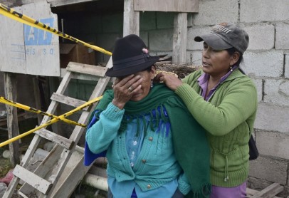 Angustia y dolor embarga a familiares de víctimas del sismo en Quito