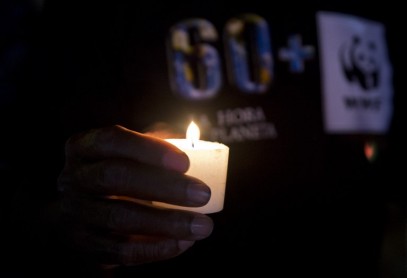 El mundo apaga sus luces por la hora del planeta