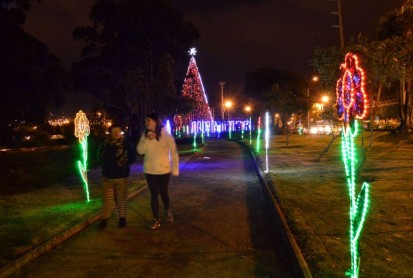 Se ilumina parque lineal de Cuenca