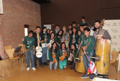 ¿Metallica junto a una orquesta infantil en Paraguay?