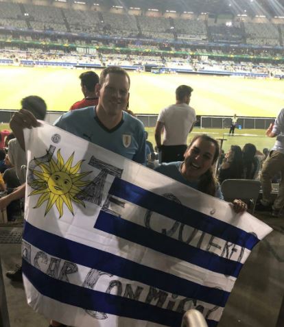 La propuesta de matrimonio en el duelo Uruguay vs. Ecuador