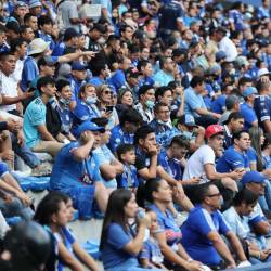 Hinchas de Emelec presentes en el estadio Capwell.