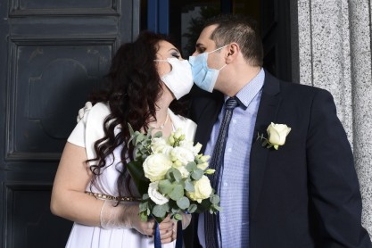 Así fue el matrimonio de una pareja en Italia en medio del coronavirus