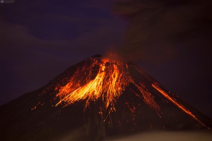 Volcán Tungurahua en alerta naranja ante continuas explosiones