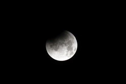 Así se vio el paso del eclipse lunar por América y Europa