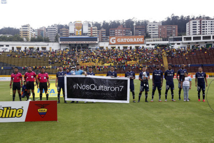 Clubes ecuatorianos honran a periodistas fallecidos
