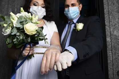 Así fue el matrimonio de una pareja en Italia en medio del coronavirus