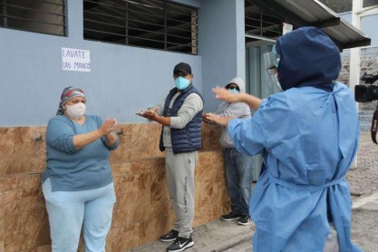 Largas filas en Quito para someterse a pruebas de COVID