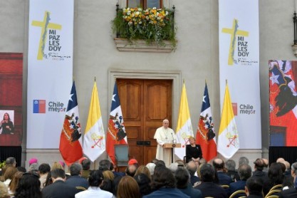 El Papa Francisco realiza una misa al aire libre en Santiago