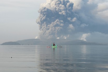 Riesgo elevado de erupción de volcán filipino Taal