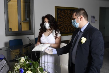 Así fue el matrimonio de una pareja en Italia en medio del coronavirus