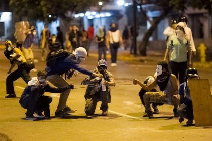 Venezuela continúa entre barricadas y protestas.