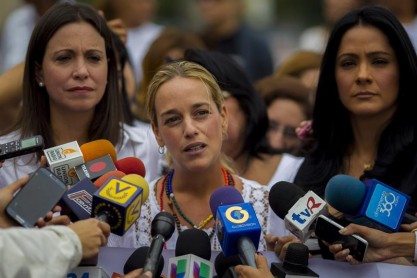 Venezuela continúa entre barricadas y protestas.