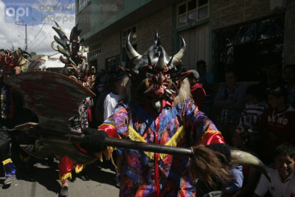 Alegre &#039;Diablada Pillareña&#039; da bienvenida a 2016