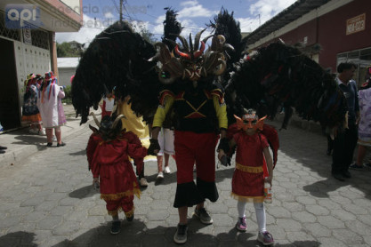Alegre &#039;Diablada Pillareña&#039; da bienvenida a 2016
